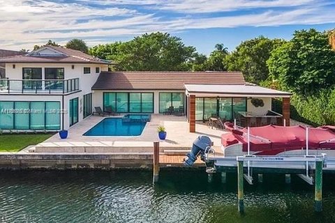 House in Hollywood, Florida 5 bedrooms, 337.89 sq.m. № 1716143 - photo 8