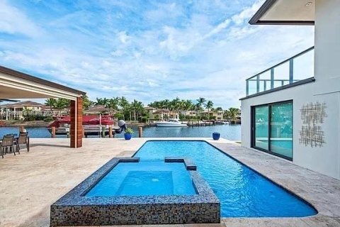 House in Hollywood, Florida 5 bedrooms, 337.89 sq.m. № 1716143 - photo 4