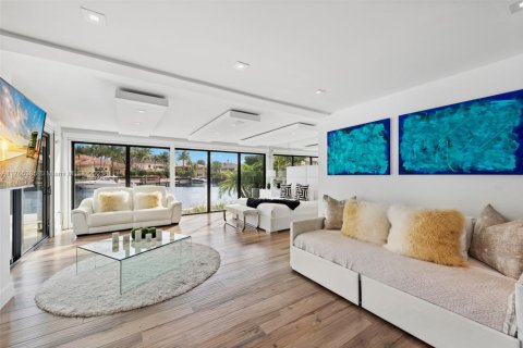 House in Hollywood, Florida 5 bedrooms, 337.89 sq.m. № 1716143 - photo 14