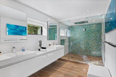 House in Hollywood, Florida 5 bedrooms, 337.89 sq.m. № 1716143 - photo 20