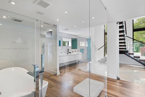 House in Hollywood, Florida 5 bedrooms, 337.89 sq.m. № 1716143 - photo 19