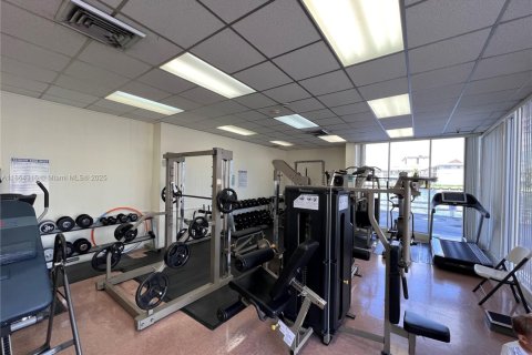 Condo in Hallandale Beach, Florida, 1 bedroom  № 1892815 - photo 14