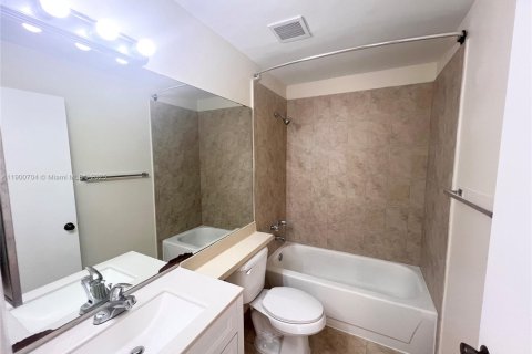 Condominio en alquiler en Deerfield Beach, Florida, 3 dormitorios, 90.49 m2 № 1951981 - foto 9