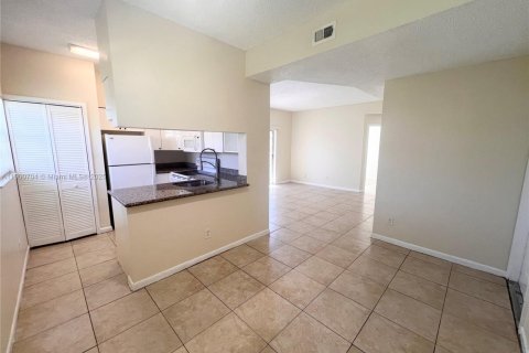 Condominio en alquiler en Deerfield Beach, Florida, 3 dormitorios, 90.49 m2 № 1951981 - foto 2