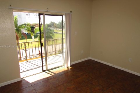 Снять в аренду кондоминиум в Пемброк-Парк, Флорида 2 спальни, 74.32м2, № 2050794 - фото 19
