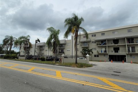 Снять в аренду кондоминиум в Пемброк-Парк, Флорида 2 спальни, 74.32м2, № 2050794 - фото 10