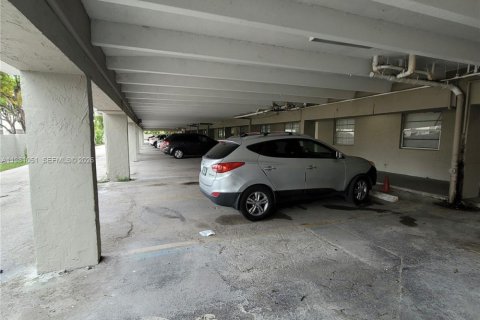 Снять в аренду кондоминиум в Пемброк-Парк, Флорида 2 спальни, 74.32м2, № 2050794 - фото 4