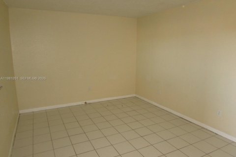 Снять в аренду кондоминиум в Пемброк-Парк, Флорида 2 спальни, 74.32м2, № 2050794 - фото 25