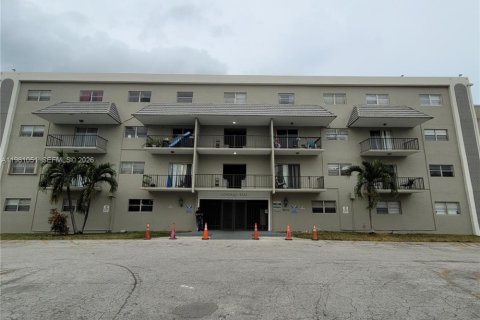 Снять в аренду кондоминиум в Пемброк-Парк, Флорида 2 спальни, 74.32м2, № 2050794 - фото 8