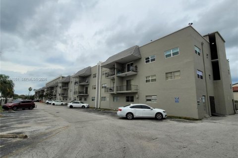 Кондоминиум с 2 спальнями в Пемброк-Парк, Флорида № 2050794