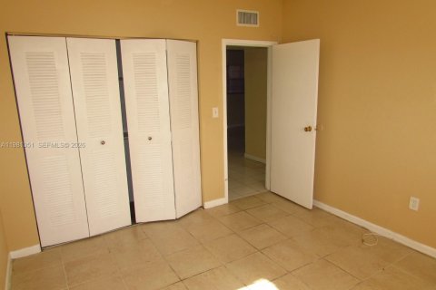 Снять в аренду кондоминиум в Пемброк-Парк, Флорида 2 спальни, 74.32м2, № 2050794 - фото 27