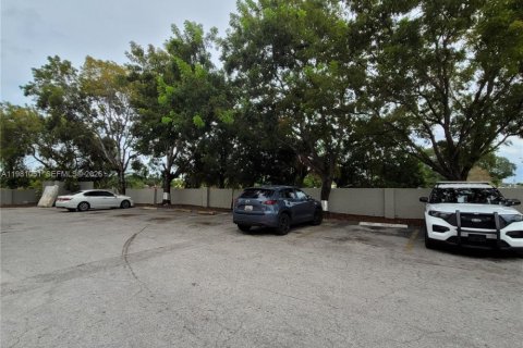 Снять в аренду кондоминиум в Пемброк-Парк, Флорида 2 спальни, 74.32м2, № 2050794 - фото 13