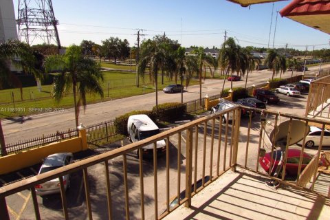 Снять в аренду кондоминиум в Пемброк-Парк, Флорида 2 спальни, 74.32м2, № 2050794 - фото 22