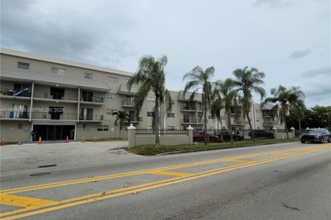 Снять в аренду кондоминиум в Пемброк-Парк, Флорида 2 спальни, 74.32м2, № 2050794 - фото 11