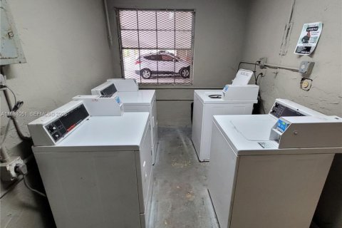 Снять в аренду кондоминиум в Пемброк-Парк, Флорида 2 спальни, 74.32м2, № 2050794 - фото 16