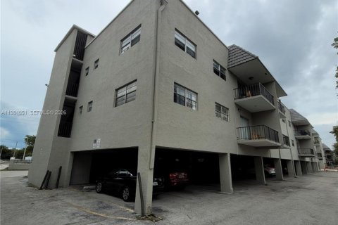 Снять в аренду кондоминиум в Пемброк-Парк, Флорида 2 спальни, 74.32м2, № 2050794 - фото 3