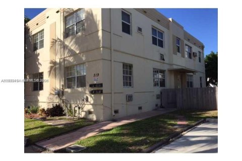 Apartment in Hollywood, Florida 2 bedrooms, 267.09 sq.m. № 1997436 - photo 2