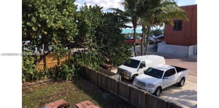 Apartment in Hollywood, Florida 2 bedrooms, 267.09 sq.m. № 1997436