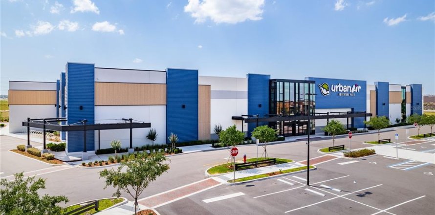 Commercial property in Winter Garden, Florida № 2213309