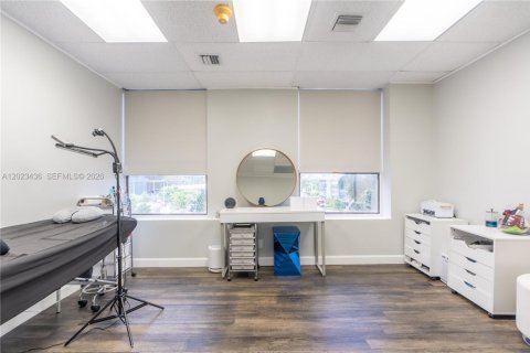 Propiedad comercial en venta en Hallandale Beach, Florida № 2087816 - foto 15