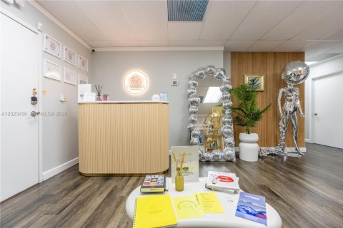 Immobilier commercial à Hallandale Beach, Floride № 2087816