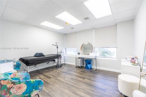 Propiedad comercial en venta en Hallandale Beach, Florida № 2087816 - foto 14