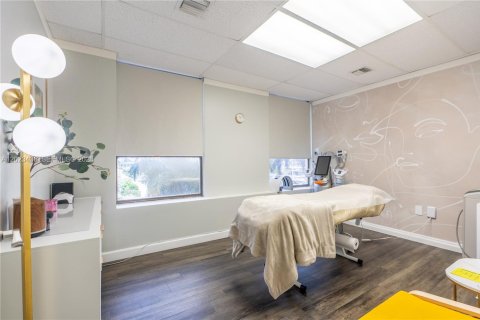 Propiedad comercial en venta en Hallandale Beach, Florida № 2087816 - foto 16