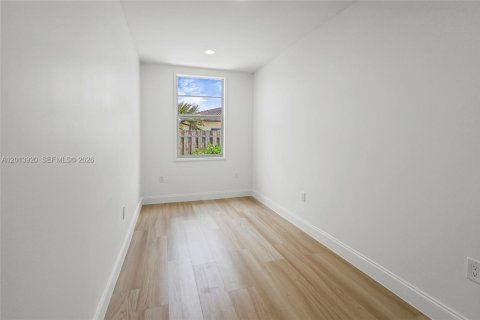 Immobilier commercial à louer à Homestead, Floride: 141.86 m2 № 2076171 - photo 6