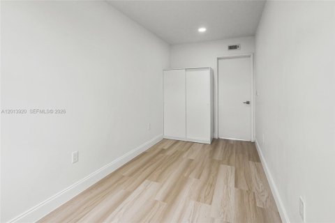 Immobilier commercial à louer à Homestead, Floride: 141.86 m2 № 2076171 - photo 7
