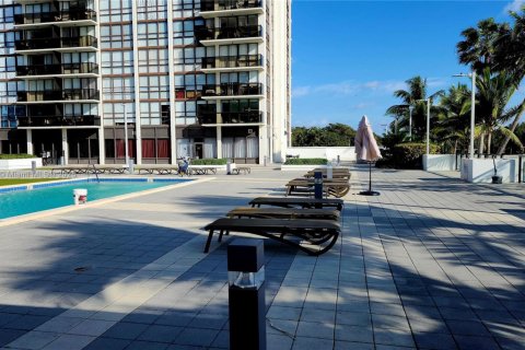 Condo in Miami, Florida, 2 bedrooms  № 1697870 - photo 6