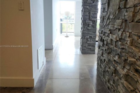 Condo in Miami, Florida, 2 bedrooms  № 1697870 - photo 12