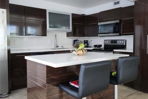 Condo in Miami, Florida, 2 bedrooms  № 1697870 - photo 19