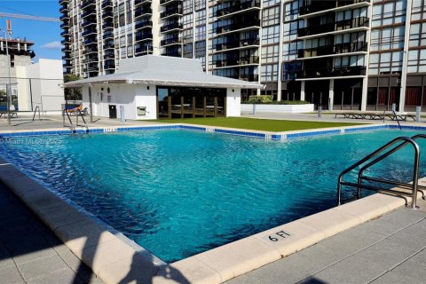Condo in Miami, Florida, 2 bedrooms  № 1697870 - photo 5