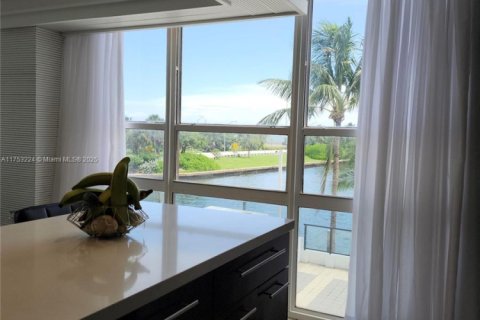 Condo in Miami, Florida, 2 bedrooms  № 1697870 - photo 20
