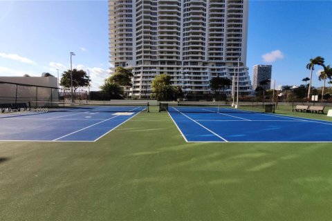 Condo in Miami, Florida, 2 bedrooms  № 1697870 - photo 7