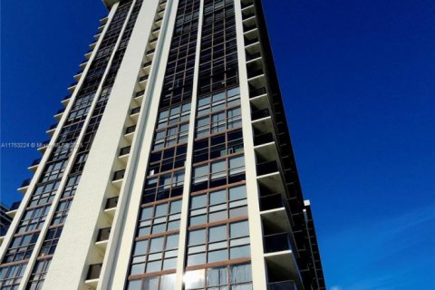 Condo in Miami, Florida, 2 bedrooms  № 1697870 - photo 1