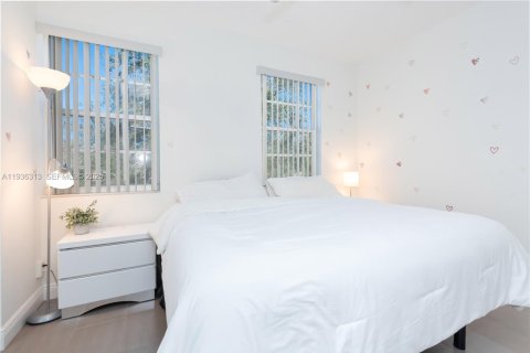 Townhouse in Tamarac, Florida 2 bedrooms, 103.12 sq.m. № 1994322 - photo 17