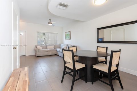 Townhouse in Tamarac, Florida 2 bedrooms, 103.12 sq.m. № 1994322 - photo 9