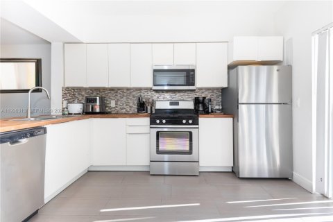 Townhouse in Tamarac, Florida 2 bedrooms, 103.12 sq.m. № 1994322 - photo 4