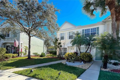 Townhouse in Tamarac, Florida 2 bedrooms, 103.12 sq.m. № 1994322 - photo 2