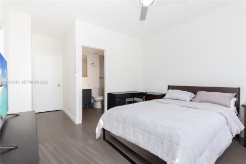 Townhouse in Tamarac, Florida 2 bedrooms, 103.12 sq.m. № 1994322 - photo 13