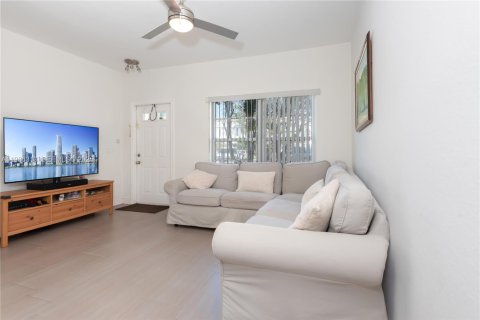 Townhouse in Tamarac, Florida 2 bedrooms, 103.12 sq.m. № 1994322 - photo 8