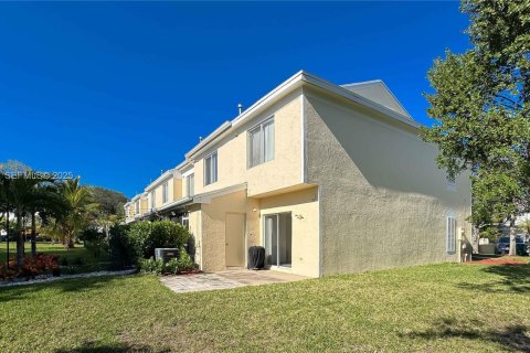 Townhouse in Tamarac, Florida 2 bedrooms, 103.12 sq.m. № 1994322 - photo 22