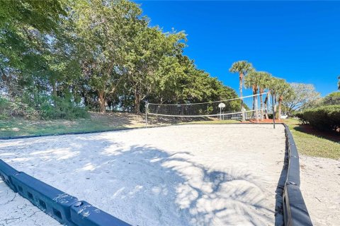 Townhouse in Tamarac, Florida 2 bedrooms, 103.12 sq.m. № 1994322 - photo 29