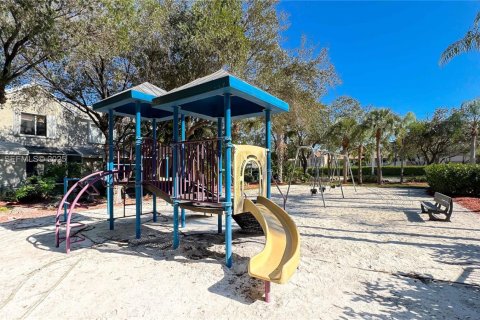 Townhouse in Tamarac, Florida 2 bedrooms, 103.12 sq.m. № 1994322 - photo 30