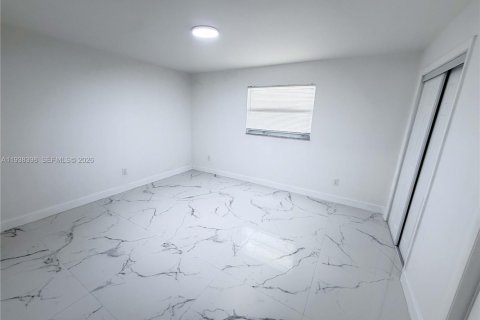 Villa ou maison à louer à Hallandale Beach, Floride: 2 chambres, 246.28 m2 № 1996427 - photo 9