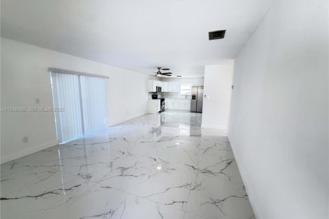 Villa ou maison à Hallandale Beach, Floride 2 chambres, 246.28 m2 № 1996427