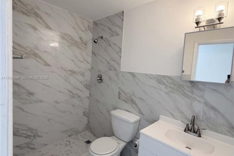 Villa ou maison à louer à Hallandale Beach, Floride: 2 chambres, 246.28 m2 № 1996427 - photo 7