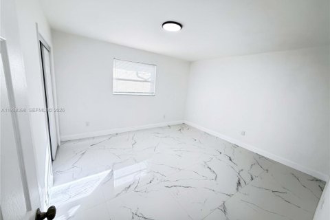 Villa ou maison à louer à Hallandale Beach, Floride: 2 chambres, 246.28 m2 № 1996427 - photo 6