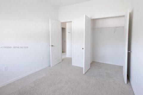 Townhouse in South Daytona, Florida 3 bedrooms, 136.38 sq.m. № 1999095 - photo 16